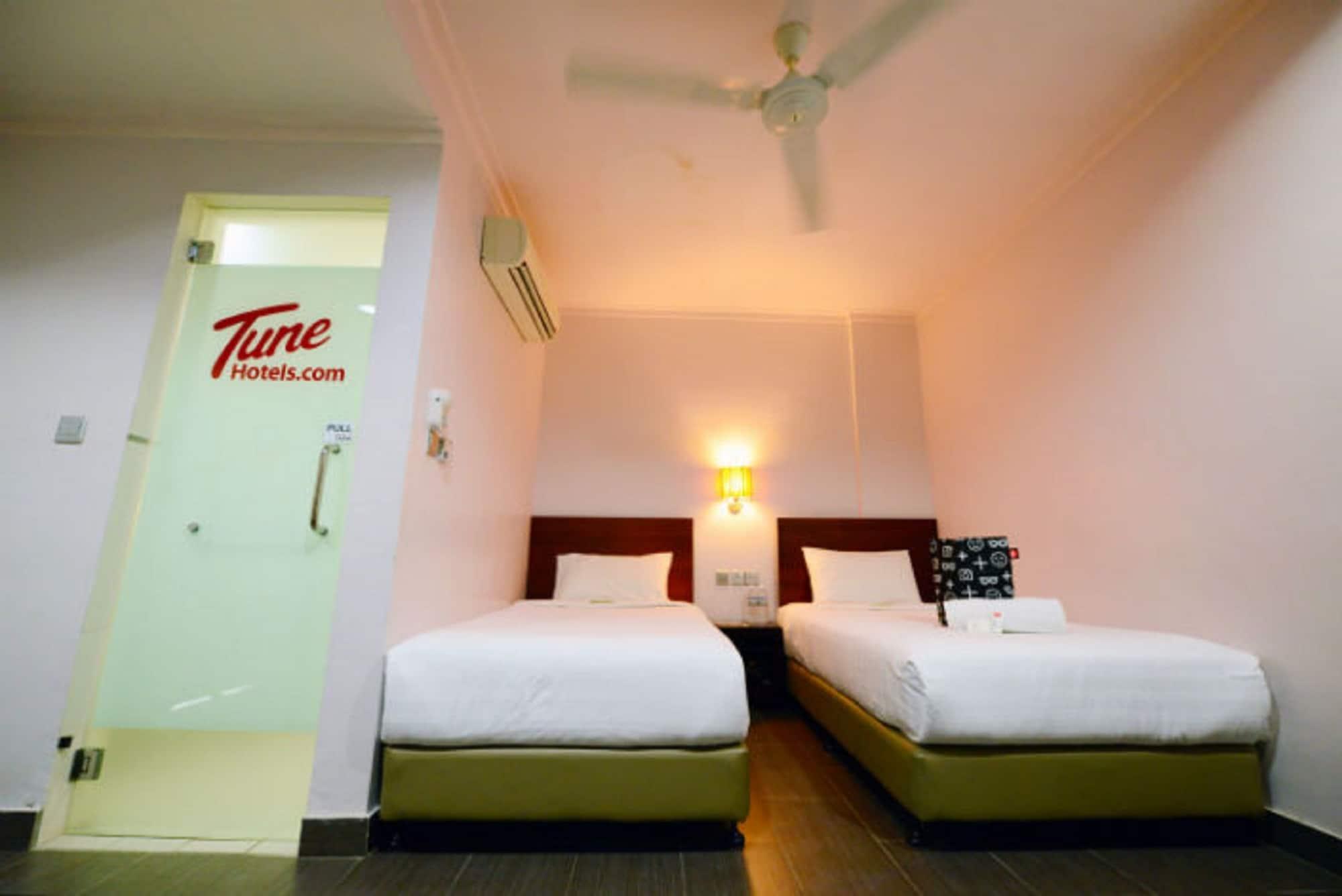 Tune Hotel - Waterfront Kuching Dış mekan fotoğraf