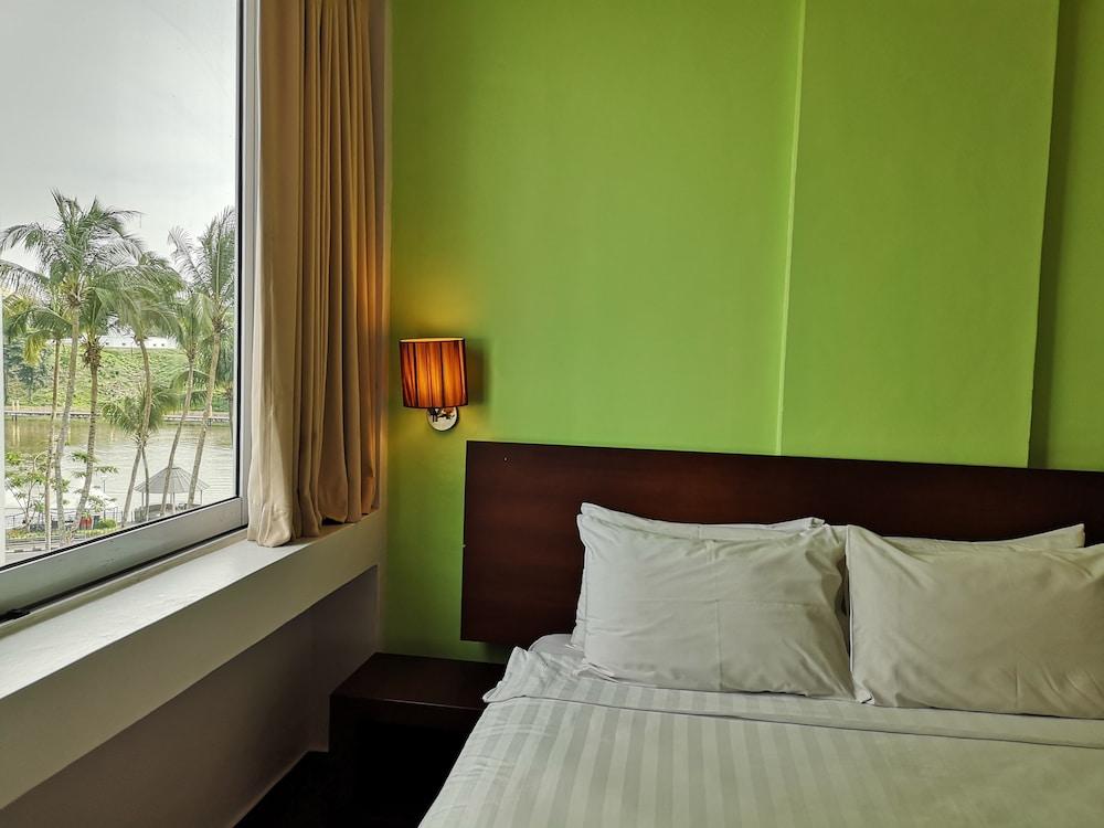 Tune Hotel - Waterfront Kuching Dış mekan fotoğraf